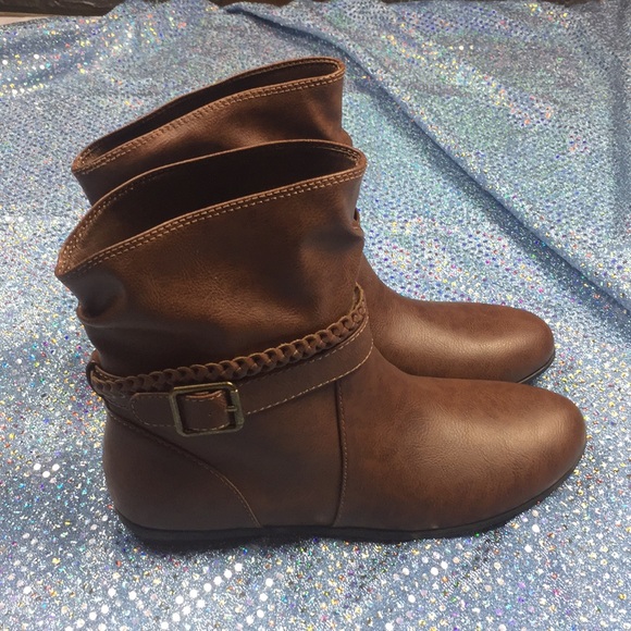 American Eagle By Payless Shoes - NWOB American Eagle brown slouchy ankle boots